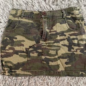 Woman’s Camo skirt